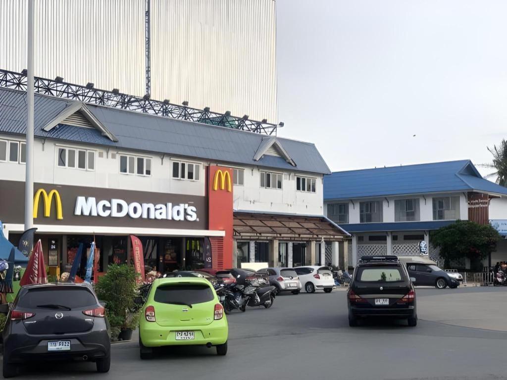Tontalay Hotel Bangsaen Екстериор снимка